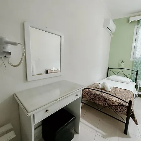 Thirasia Hotel 2*