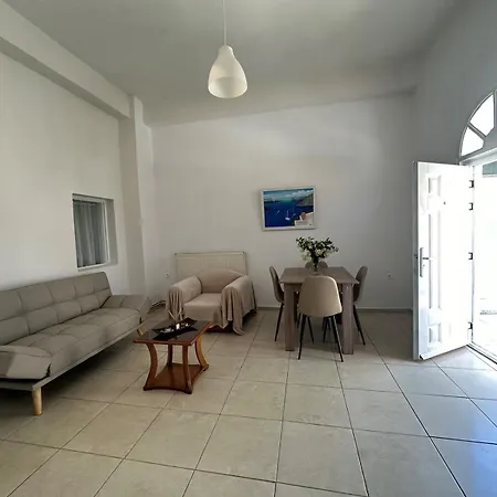 Thirasia Hotel